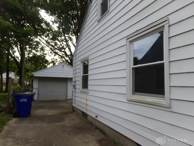 Property Photo:  1430 Shaftesbury Road  OH 45406 