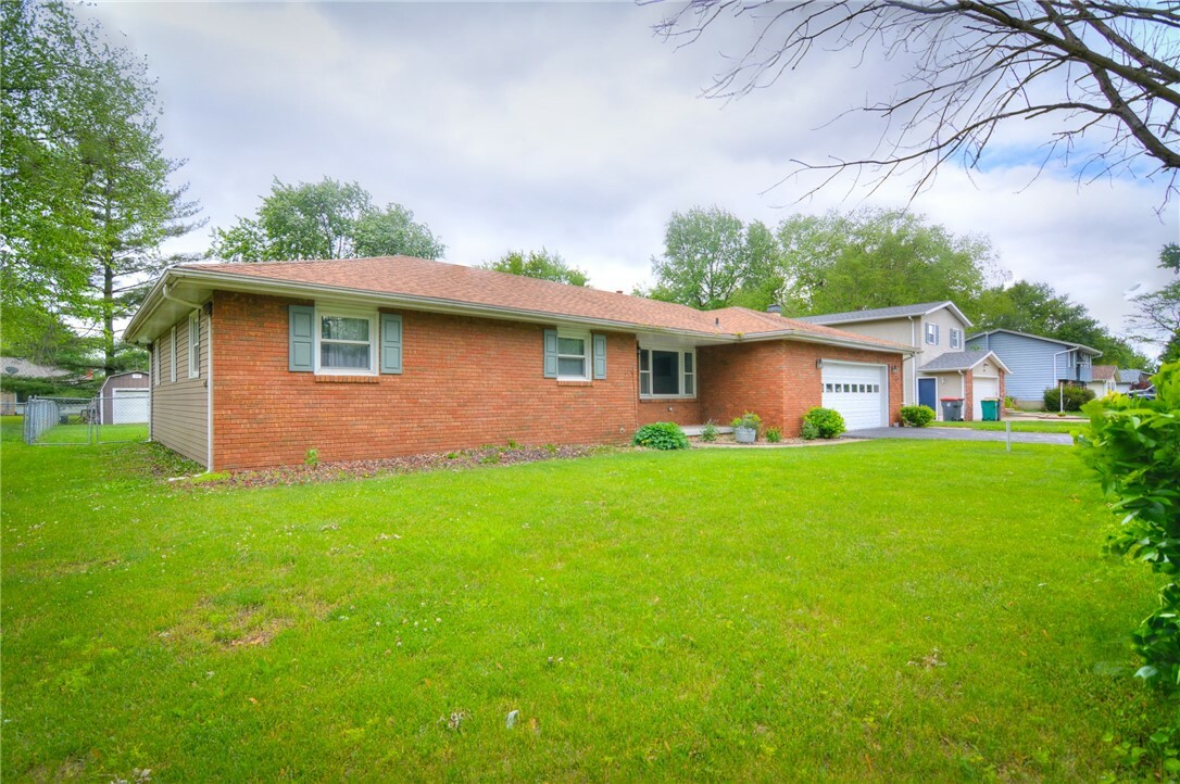 Property Photo:  335 Loma Drive  IL 62535 