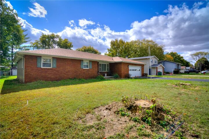 Property Photo:  335 Loma Drive  IL 62535