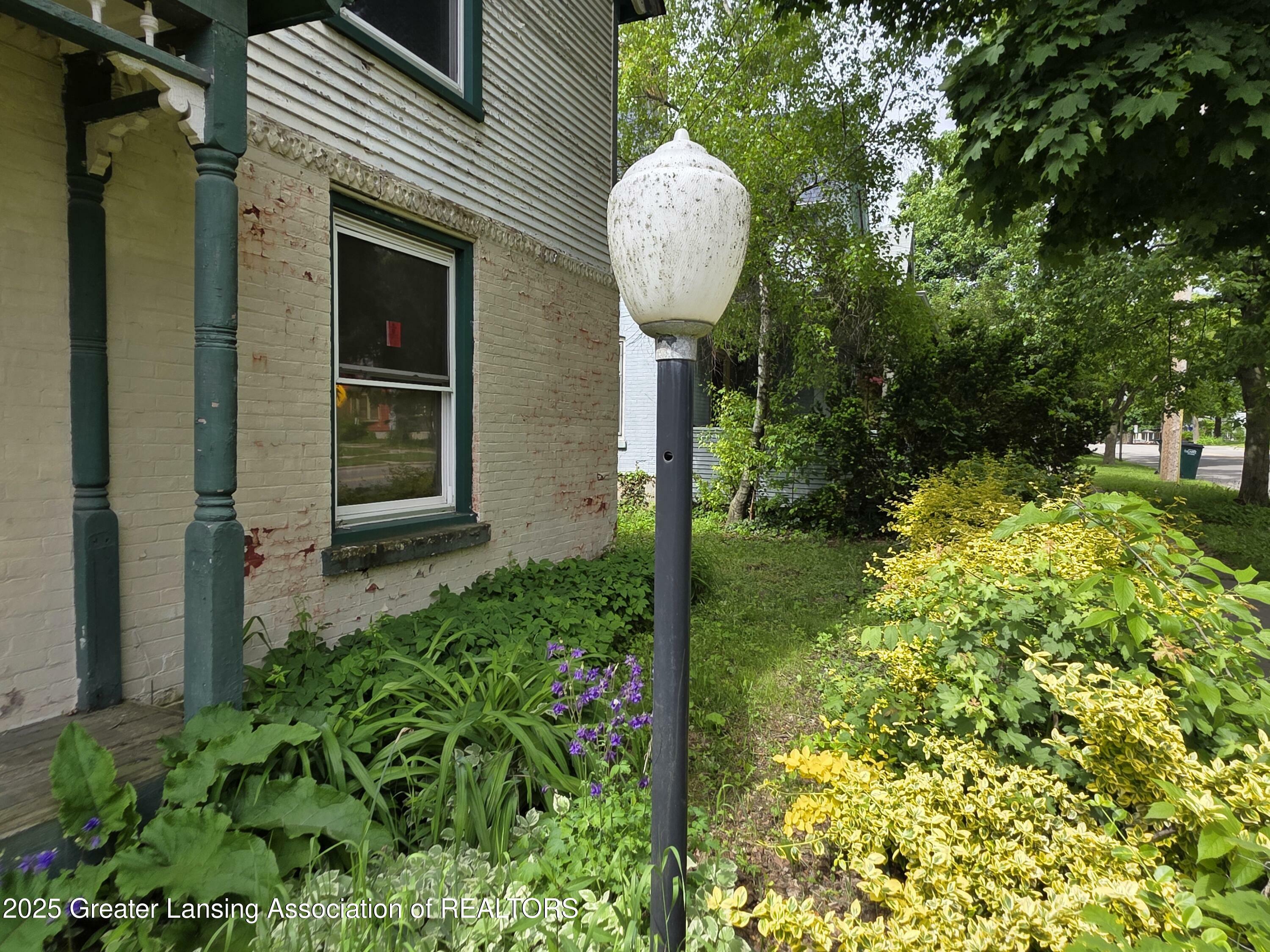Property Photo: 609 W Shiawassee Street MI 48933