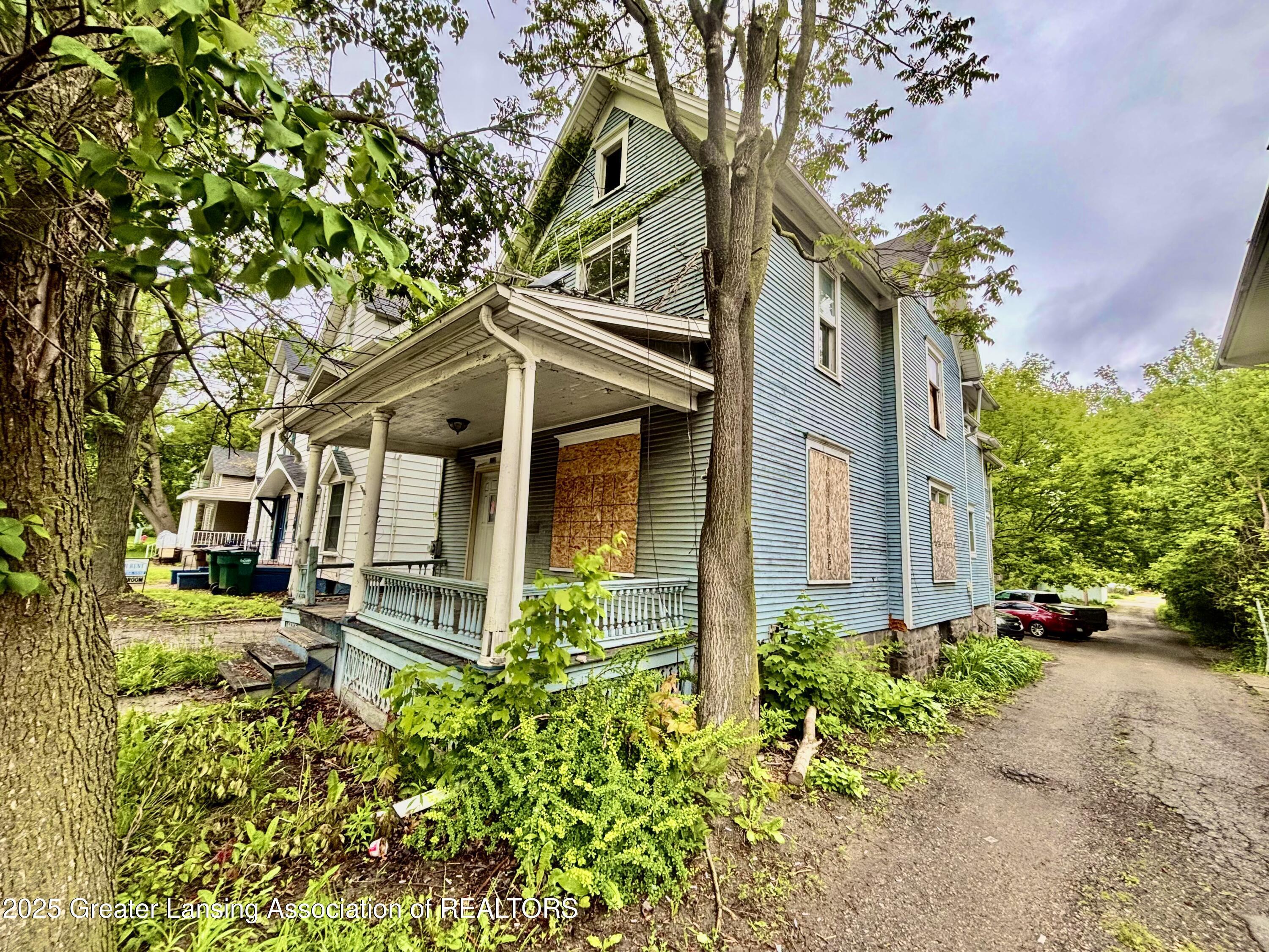 Property Photo: 312 W Saginaw Street MI 48933