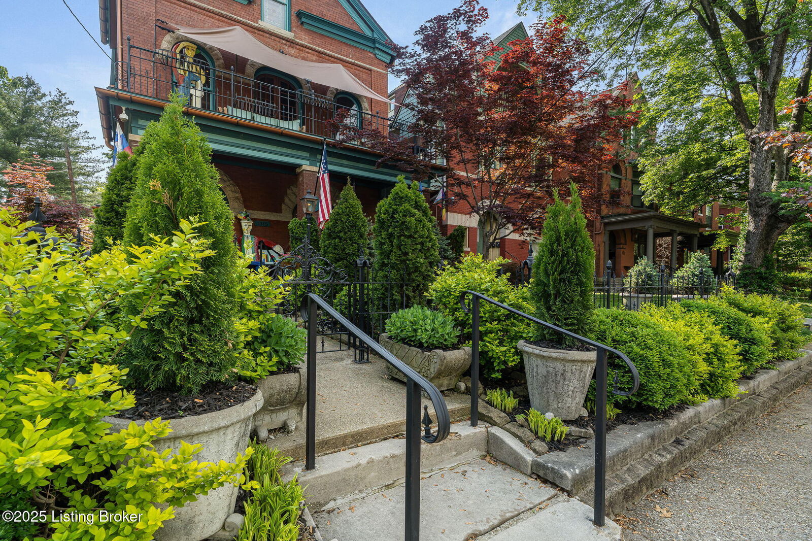 Property Photo:  1315 S 1st St  KY 40208 