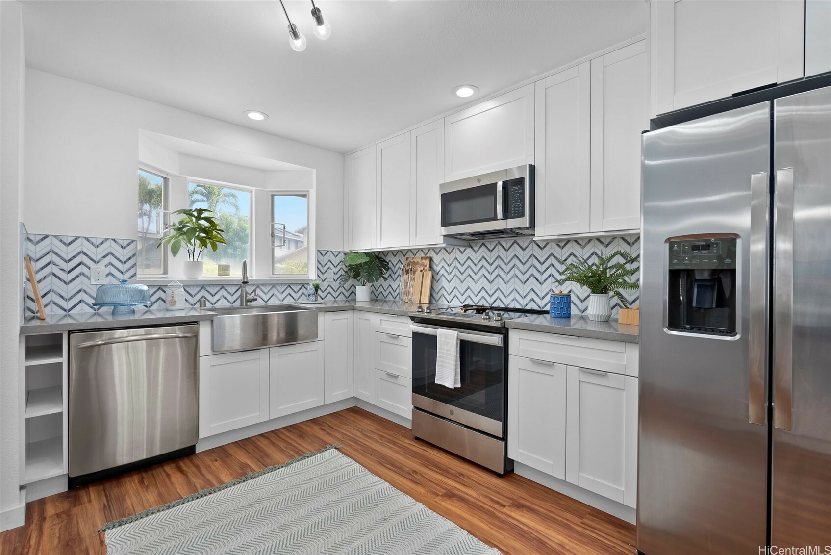 Property Photo: 91-113 Kaakina Place HI 96706