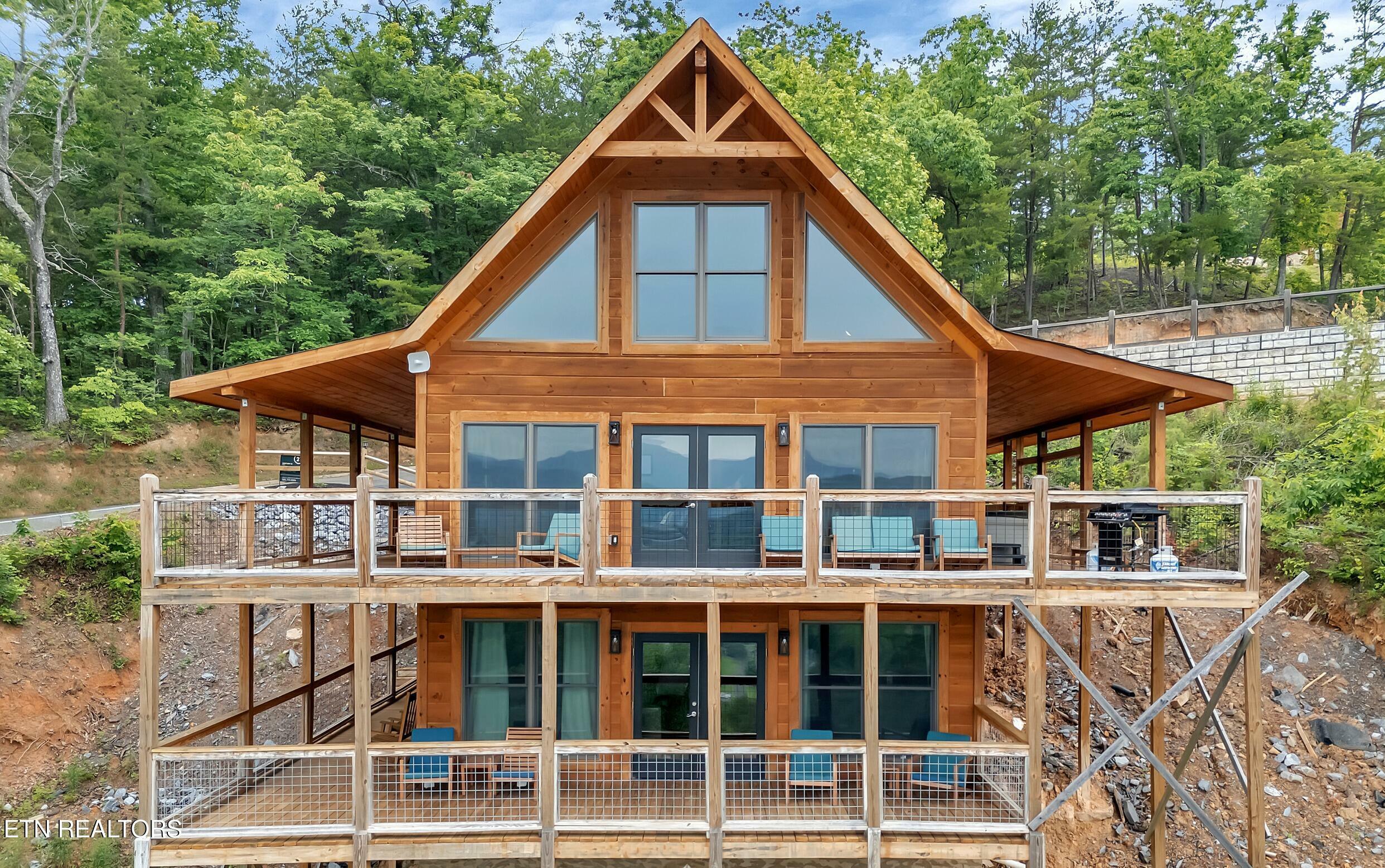 Property Photo: 1027 Leslie Way TN 37876