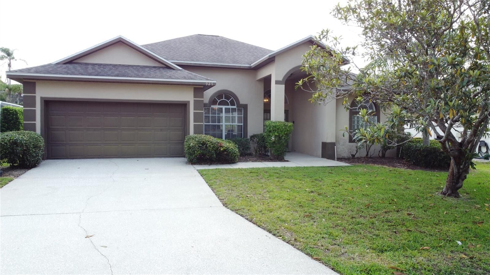 Property Photo:  925 Montana Avenue  FL 33897 