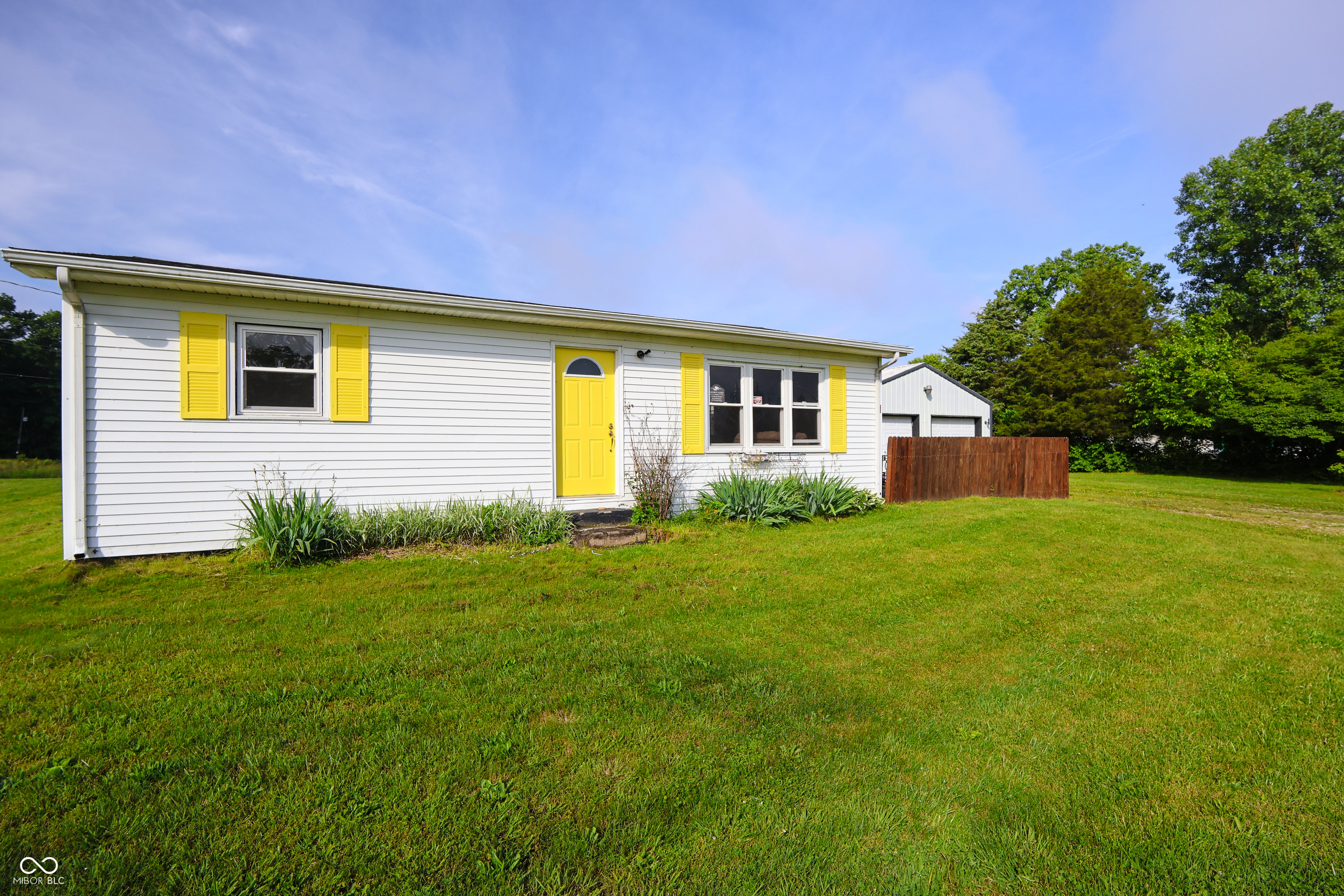 Property Photo: 9855 N State Highway 7 IN 47232
