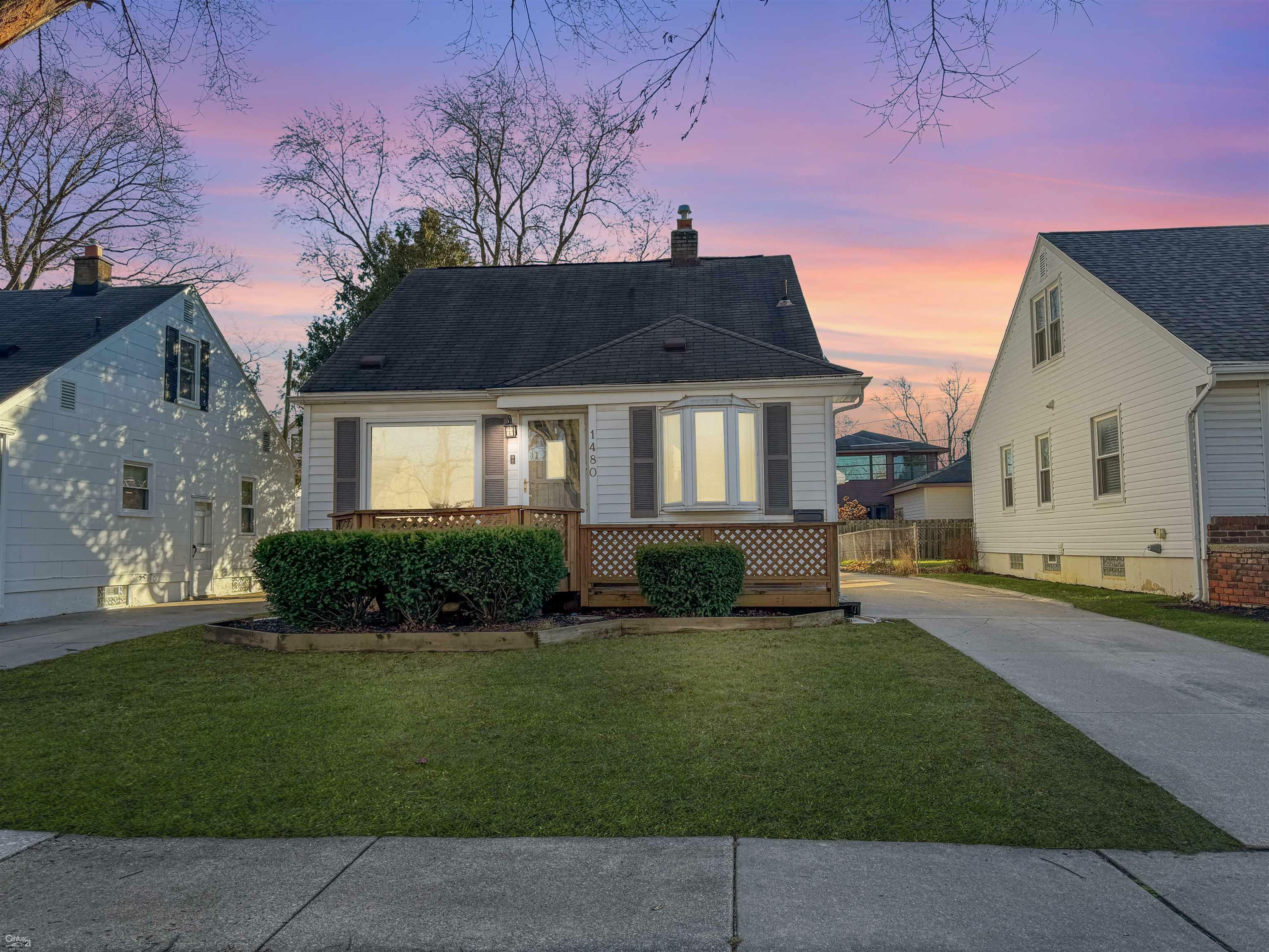 Property Photo: 1480 E Lincoln Street MI 48009