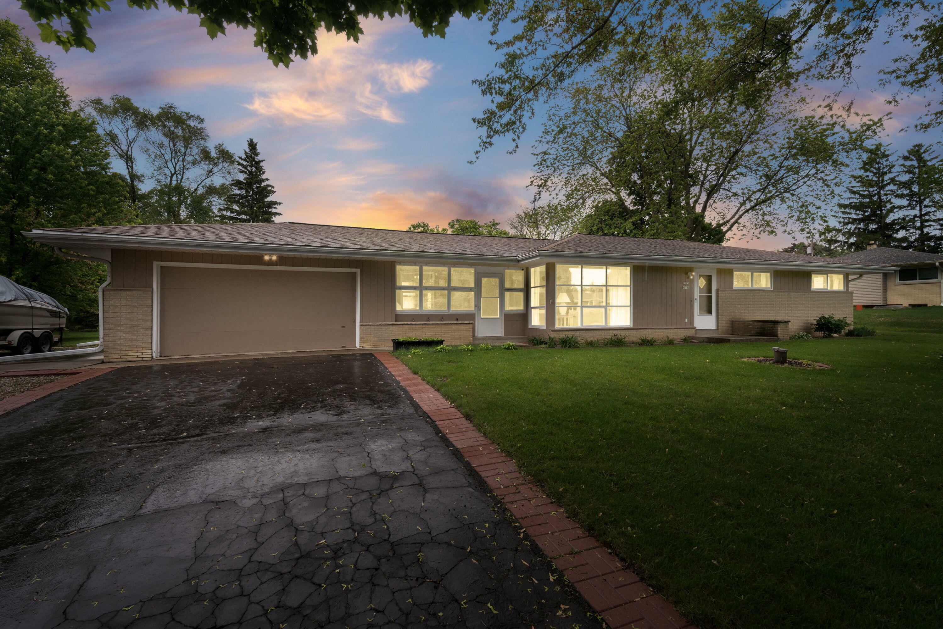 Property Photo: W215n5580 Kenmore Dr WI 53051