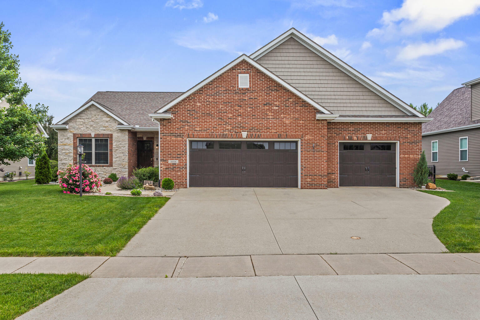 1604 Kassen Avenue  Mahomet IL 61853 photo