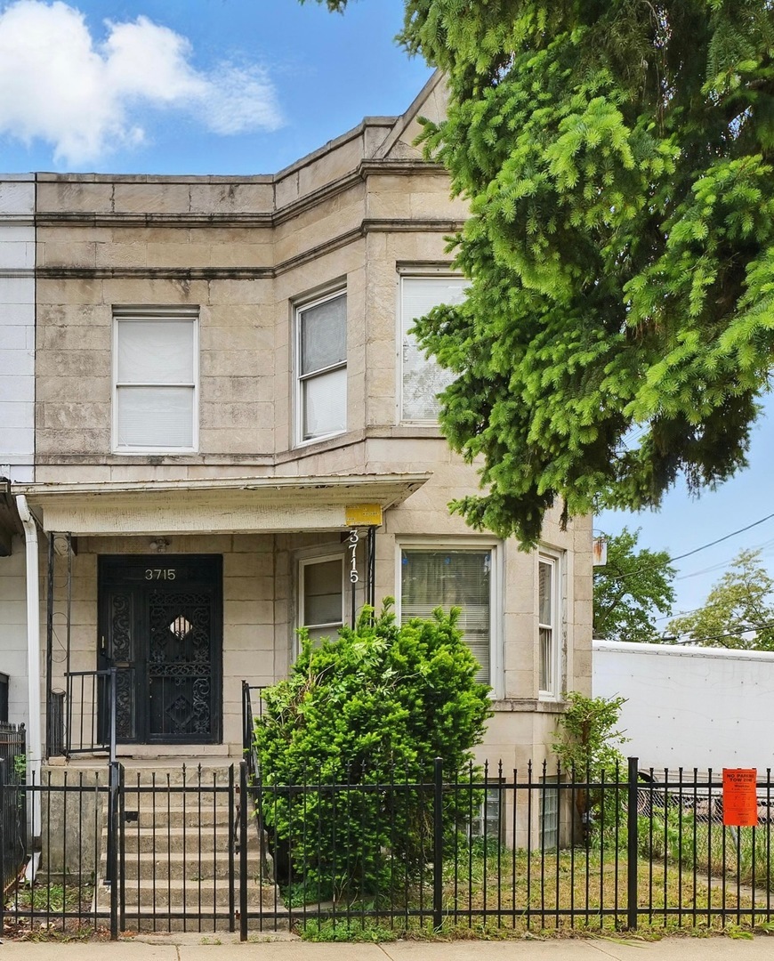 Property Photo:  3715 W Grenshaw Street  IL 60624 