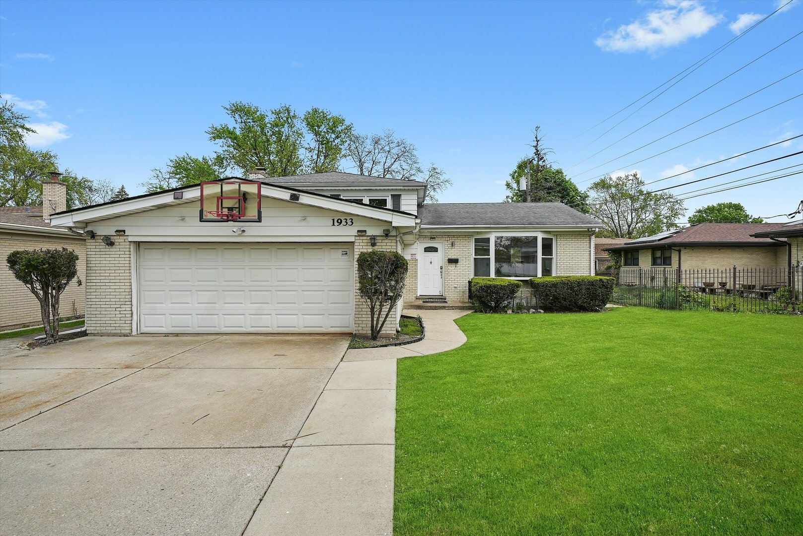 Property Photo: 1933 Birch Street IL 60016