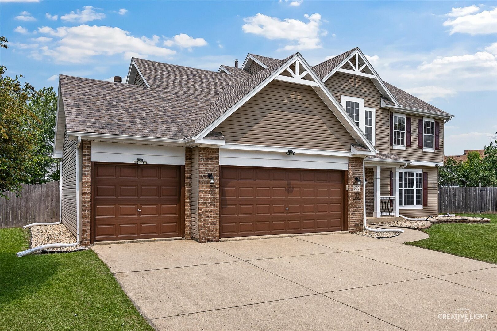 Property Photo:  405 Derby Court  IL 60543 