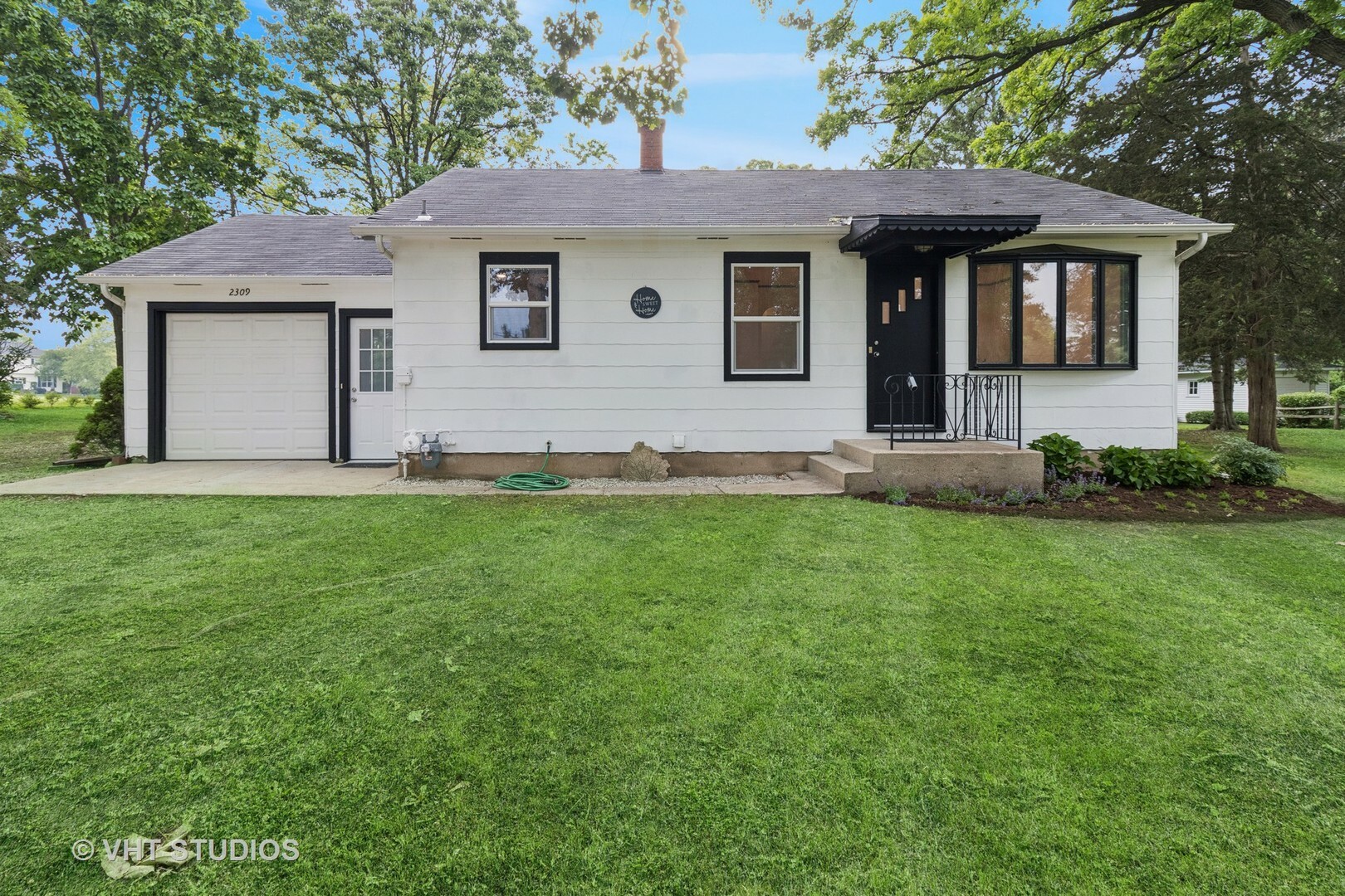 Property Photo: 2309 N Riverside Drive IL 60051