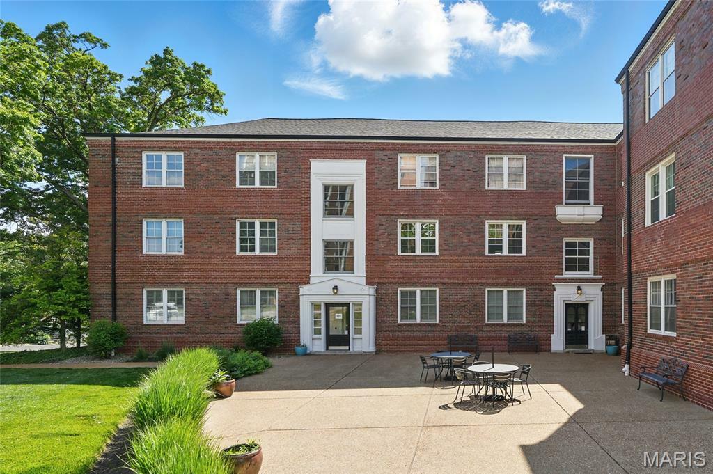 Property Photo: 923 S Hanley Road A MO 63105