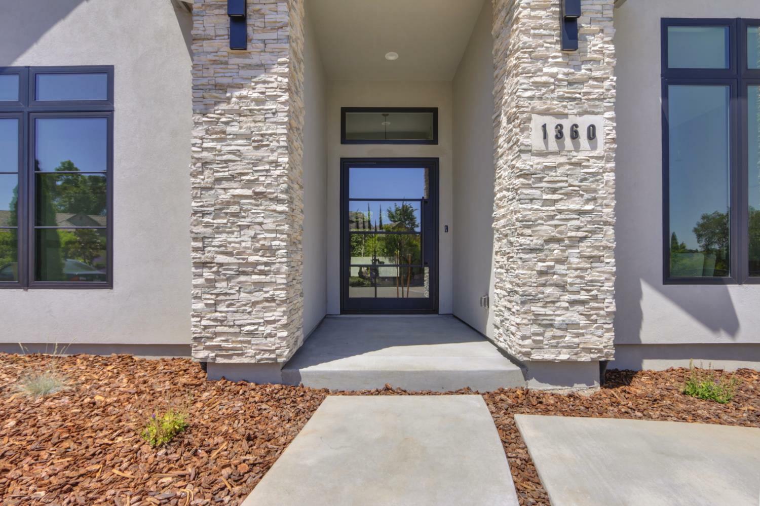 Property Photo: 1360 Pars Oak Lane CA 95608