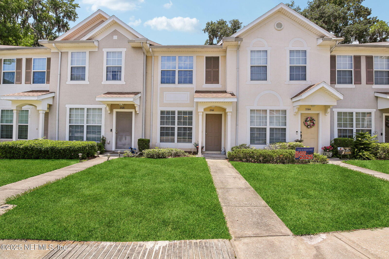 Property Photo: 3566 Twisted Tree Lane FL 32216