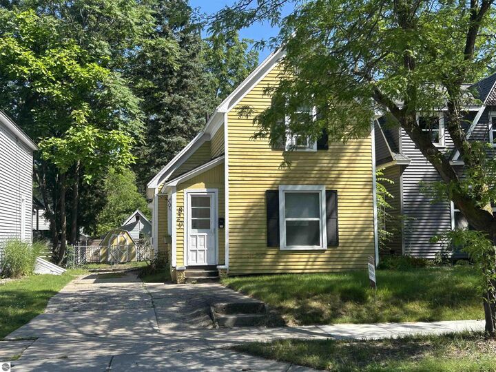 829 E Eighth  Traverse City MI 49686 photo