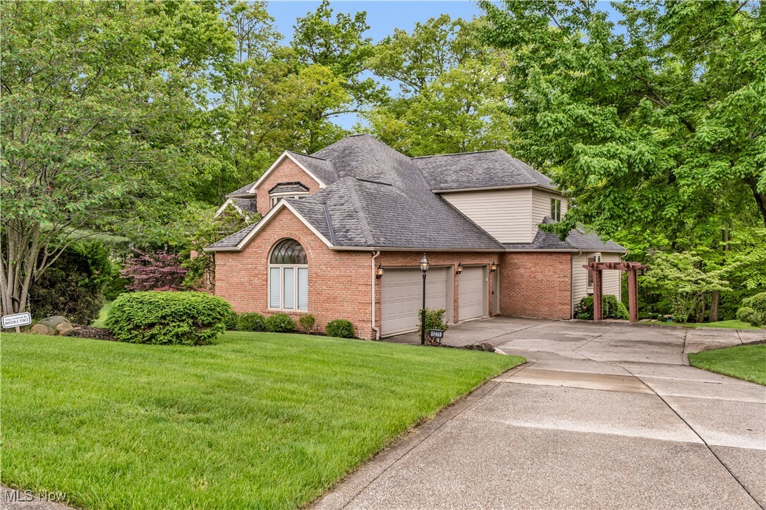 Property Photo: 1271 Emerald Creek Drive OH 44147