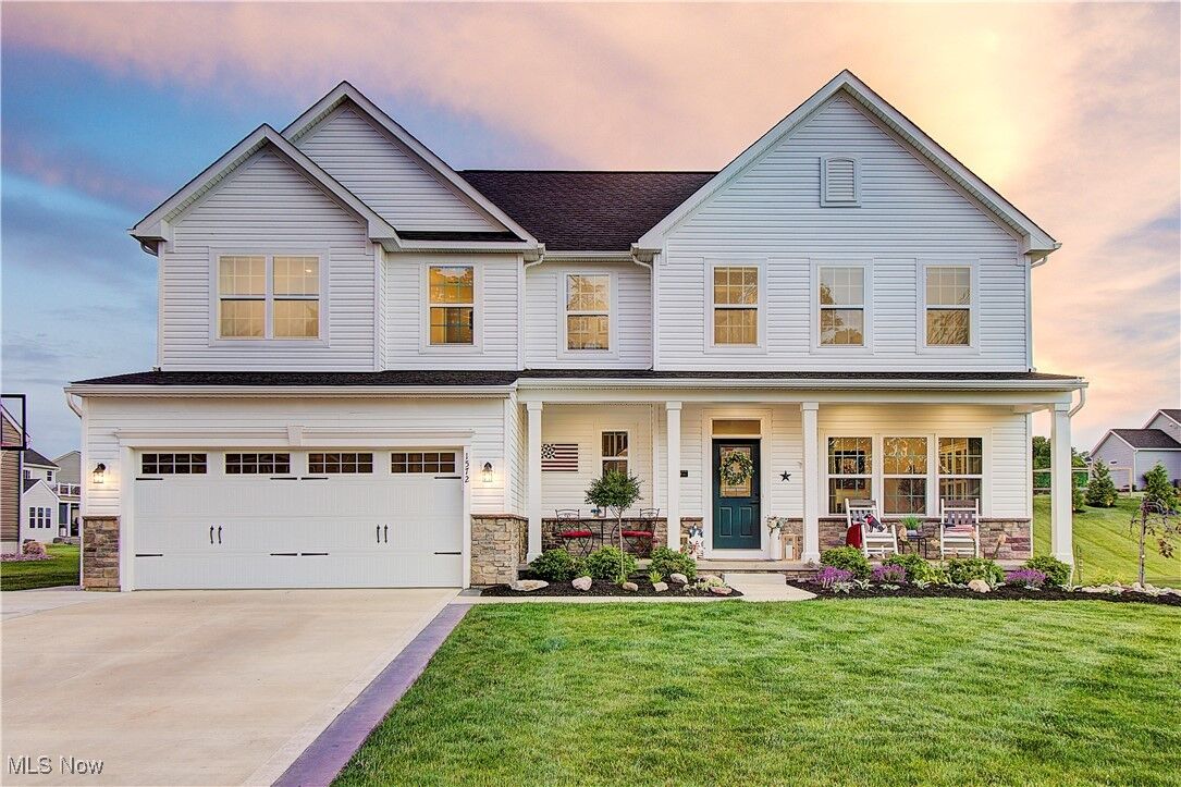 Property Photo: 1572 Gate House Street NE OH 44721
