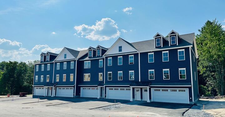 Property Photo:  5 Elise Avenue  NH 03053 