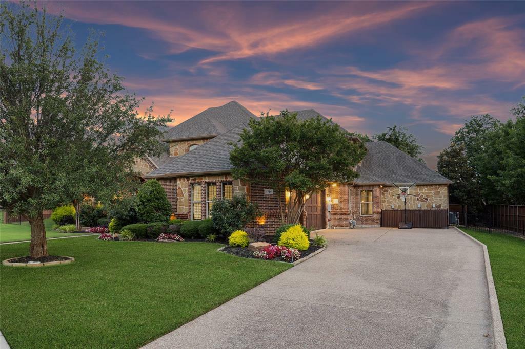 Property Photo: 1516 Hawthorne Lane TX 76262