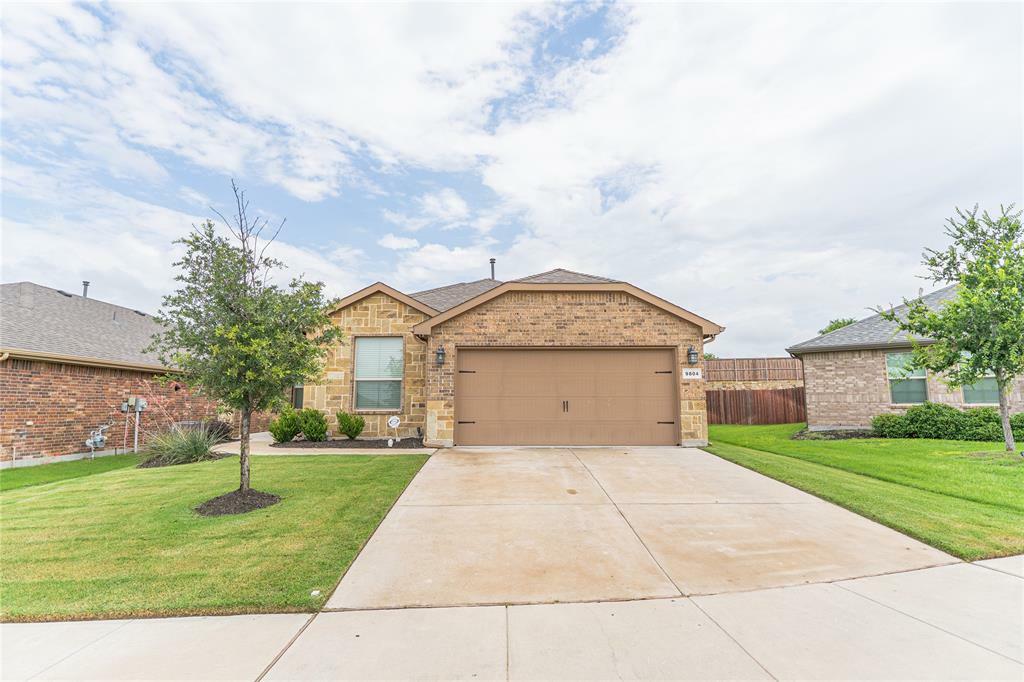 Property Photo: 9804 Clemmons Road TX 76108