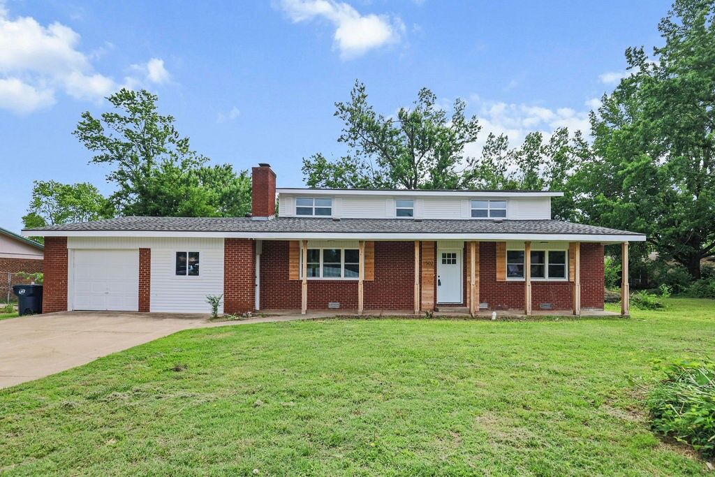 Property Photo:  1502 Lazy L Street  AR 72758 