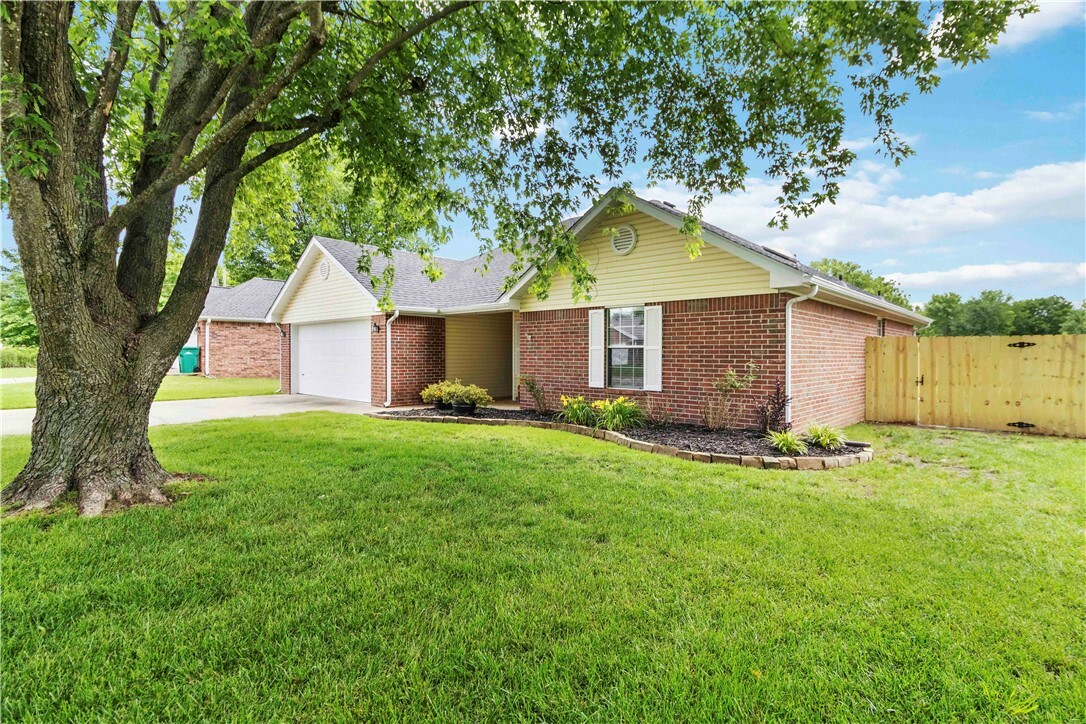 Property Photo: 17 Briarmeadow Street AR 72730