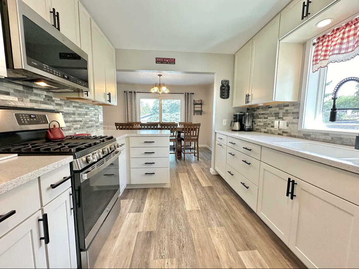 Property Photo: 4210 Highland Way OR 97603