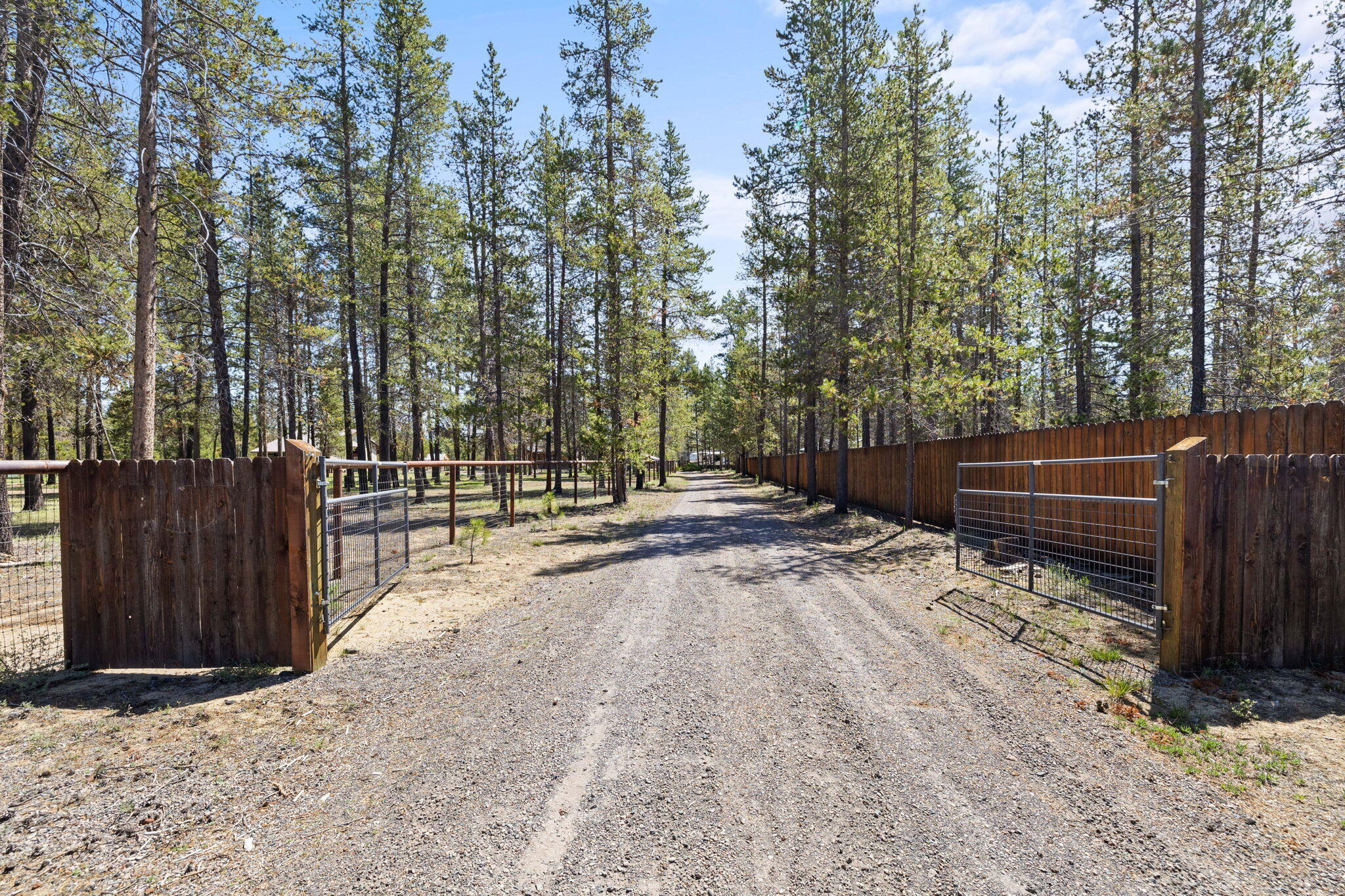 Property Photo: 50940 S Huntington Road OR 97739