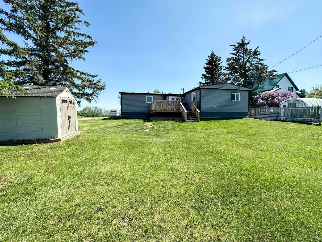 Property Photo: 222 Berry Street AB T0C 1M0