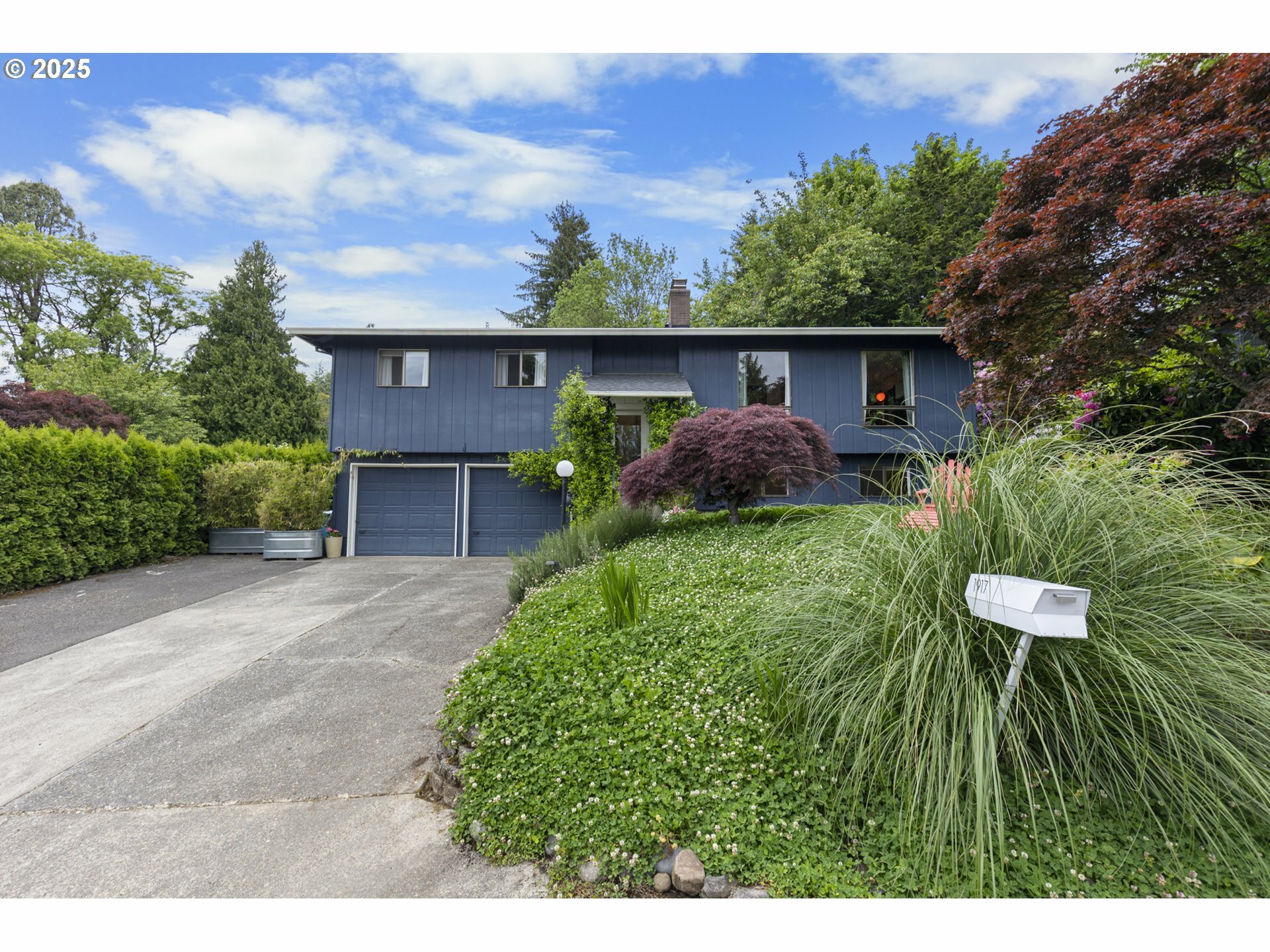 Property Photo: 1917 SW Marigold St OR 97219