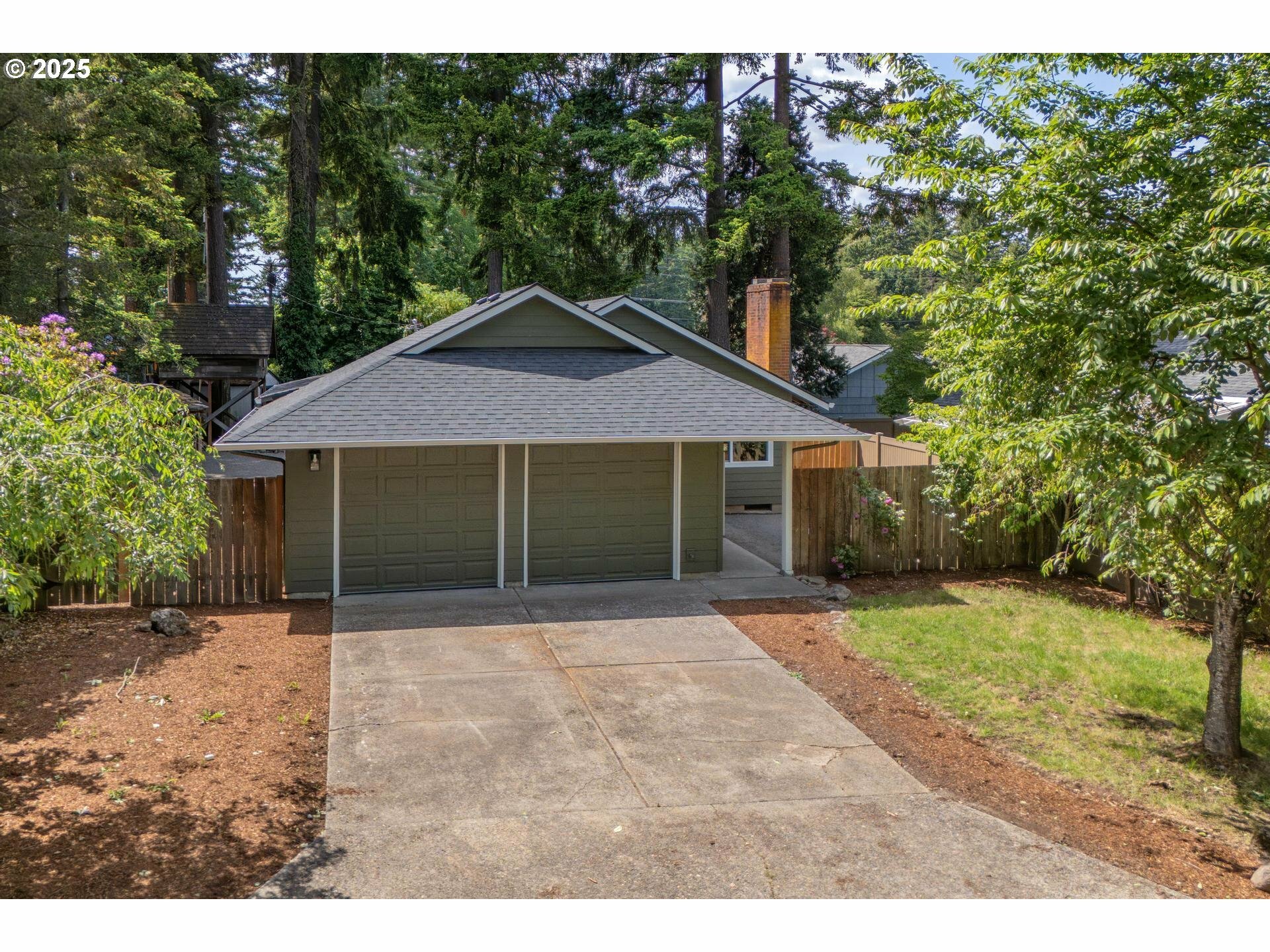 Property Photo: 3421 SE 175th Pl OR 97236