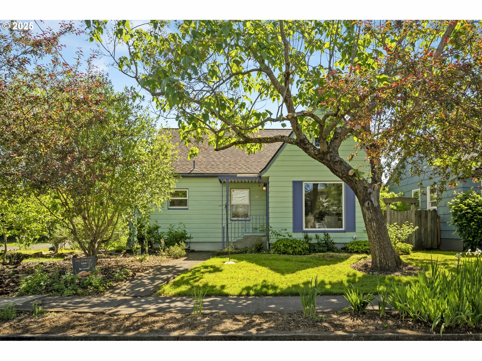Property Photo:  3306 SE 65th Ave  OR 97206 