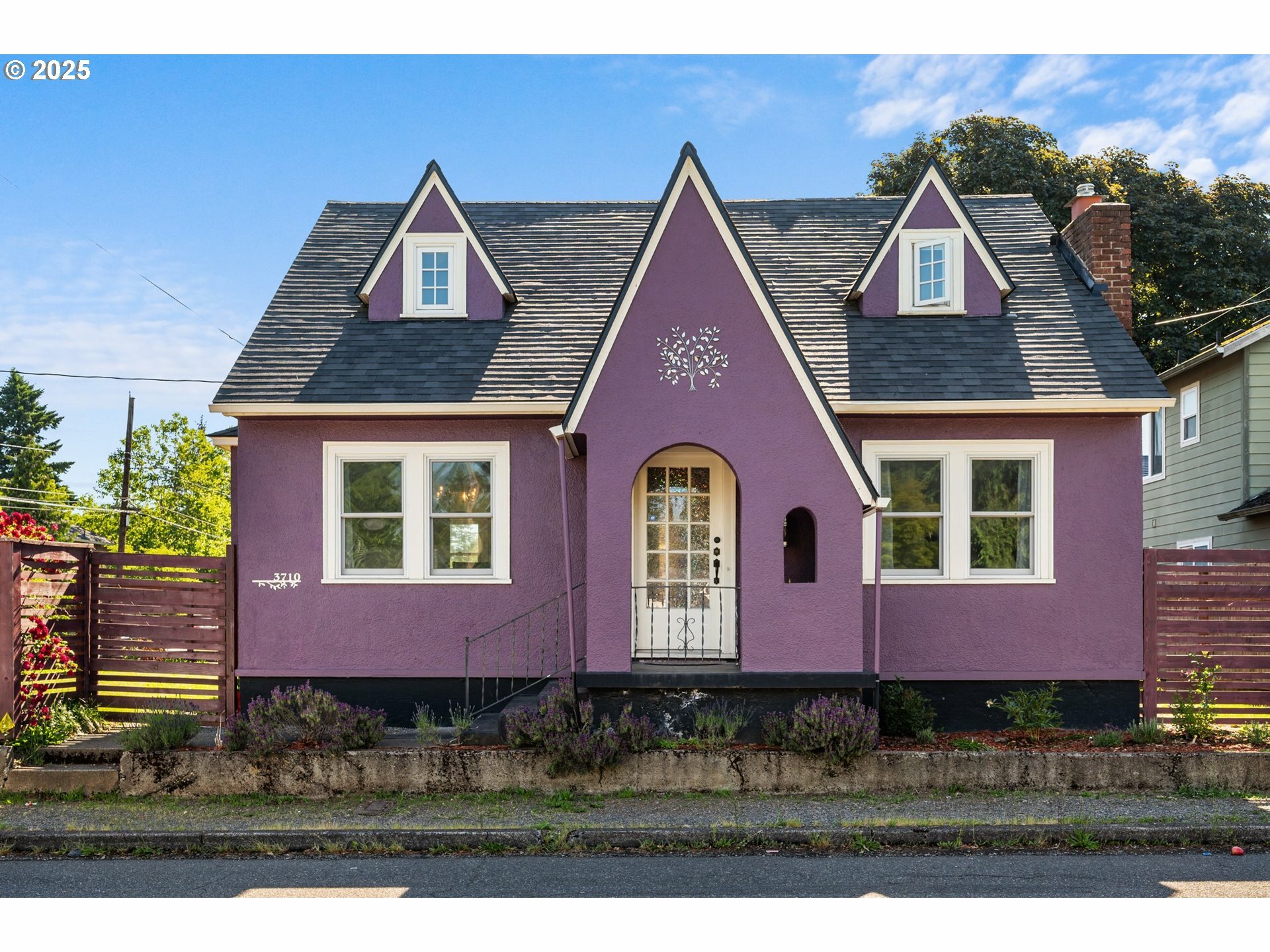 Property Photo: 3710 SE 86th Ave OR 97266