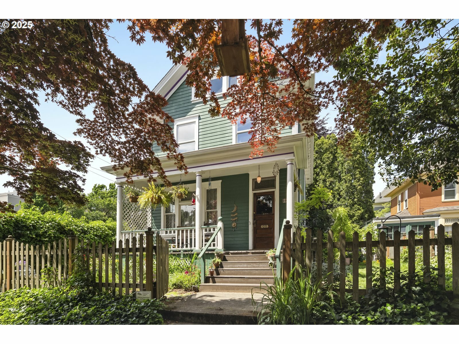 Property Photo: 23 NE 17th Ave OR 97232
