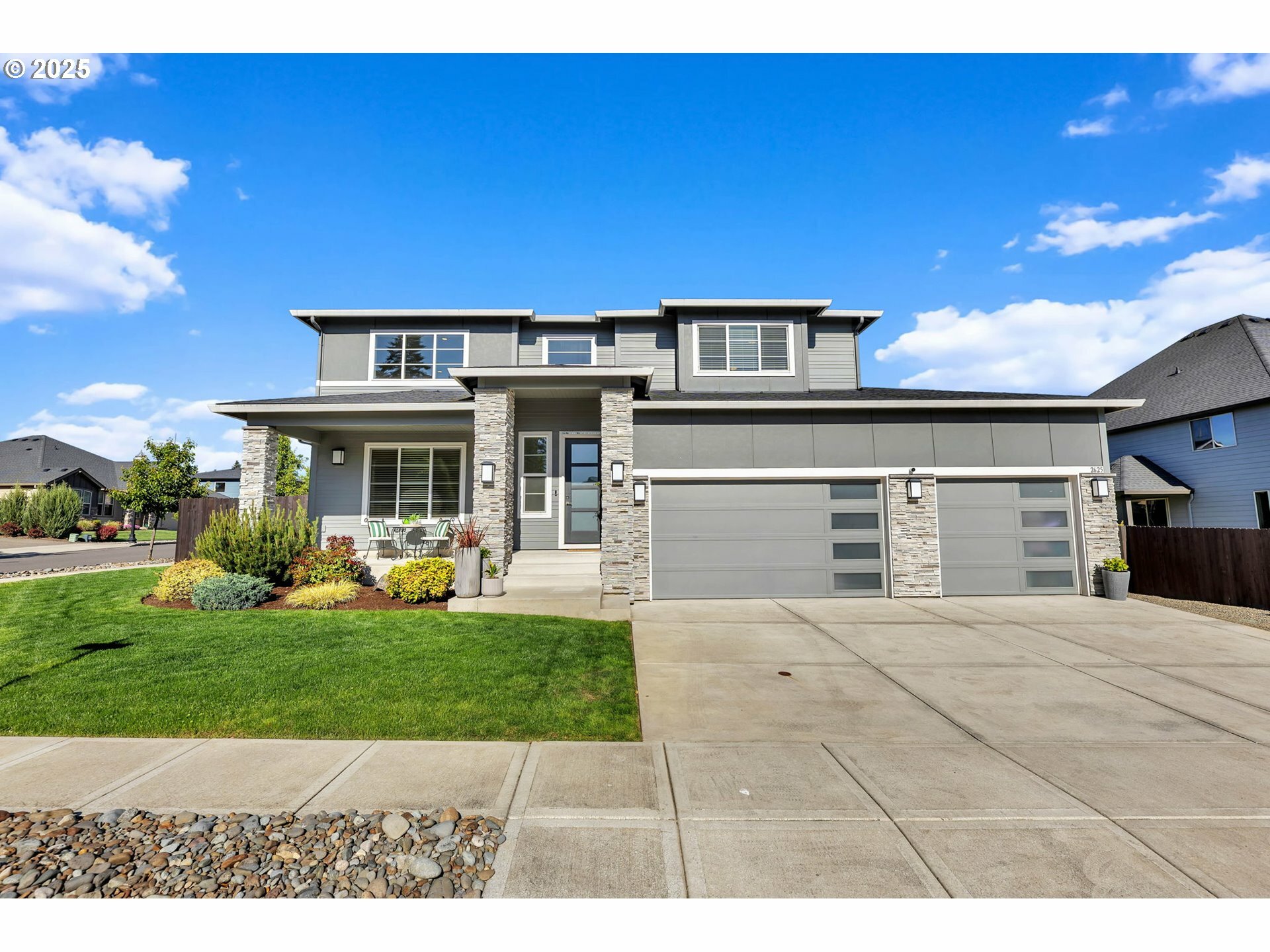 Property Photo: 2625 NE 8th Ave WA 98604