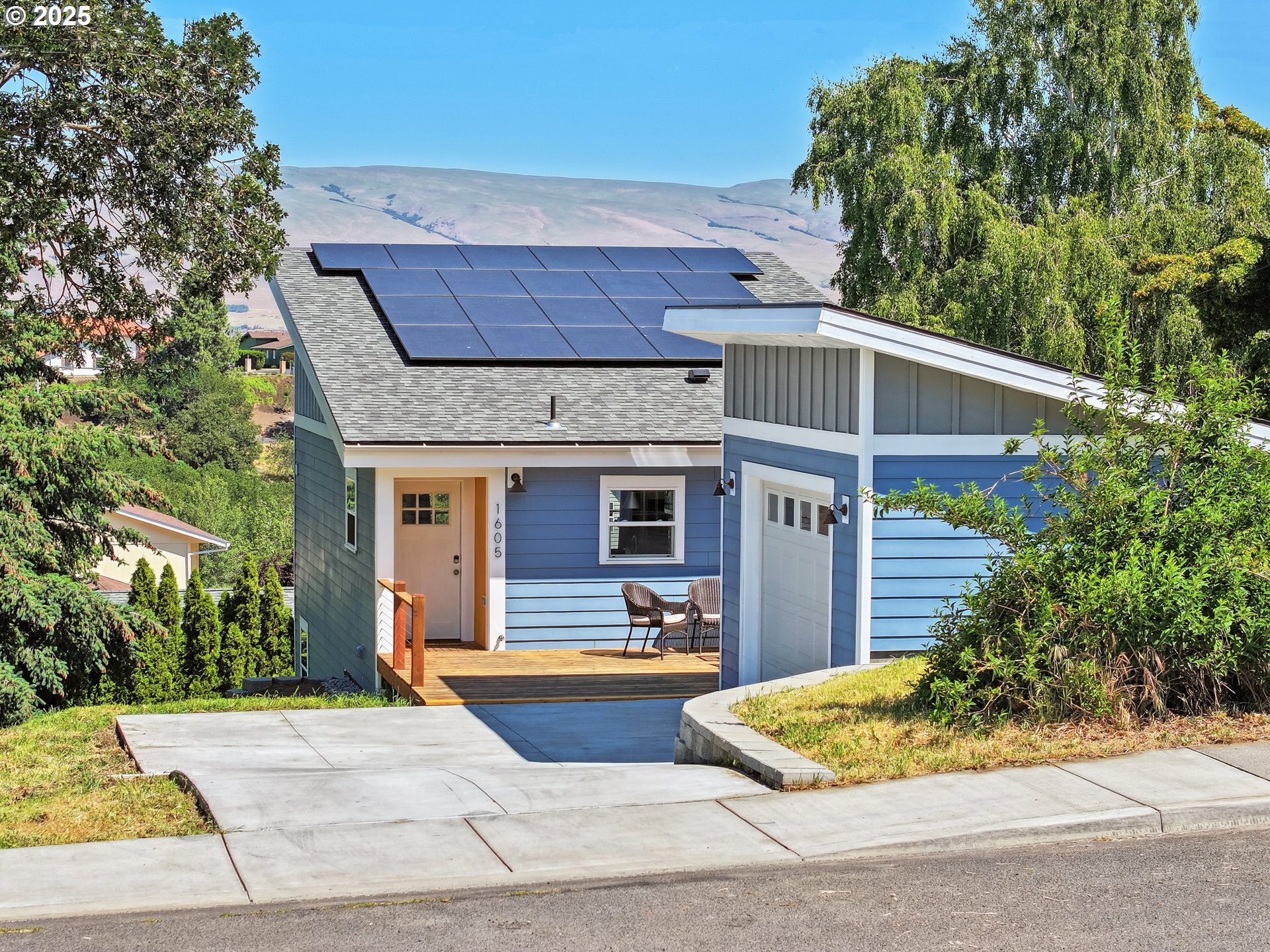 1605 E 19th St  The Dalles OR 97058 photo