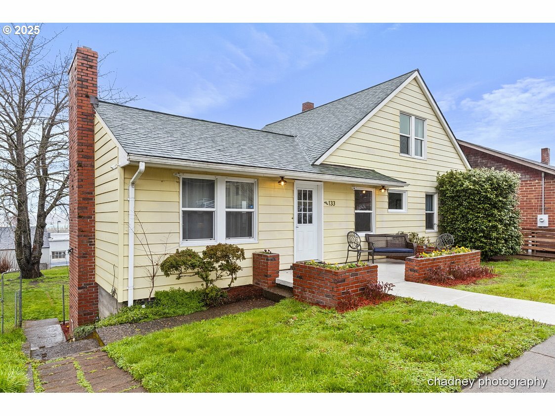 Property Photo: 133 SW 2nd St OR 97060