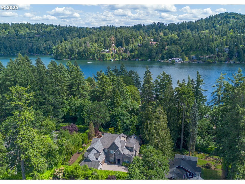 Property Photo: 15948 Twin Fir Rd OR 97035