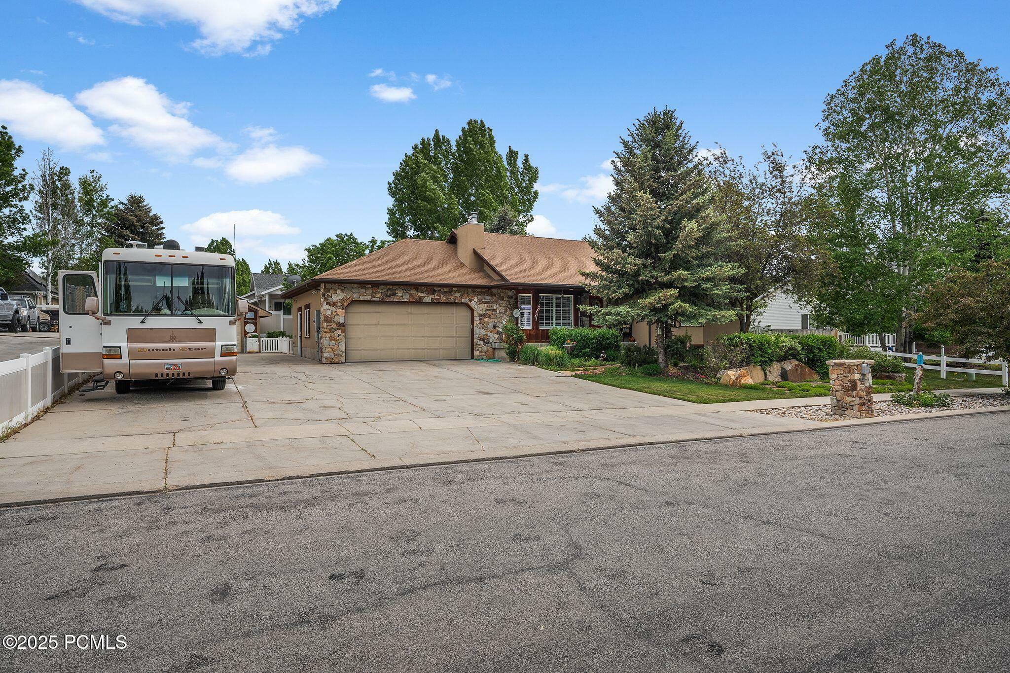 Property Photo: 896 E 380 N UT 84032