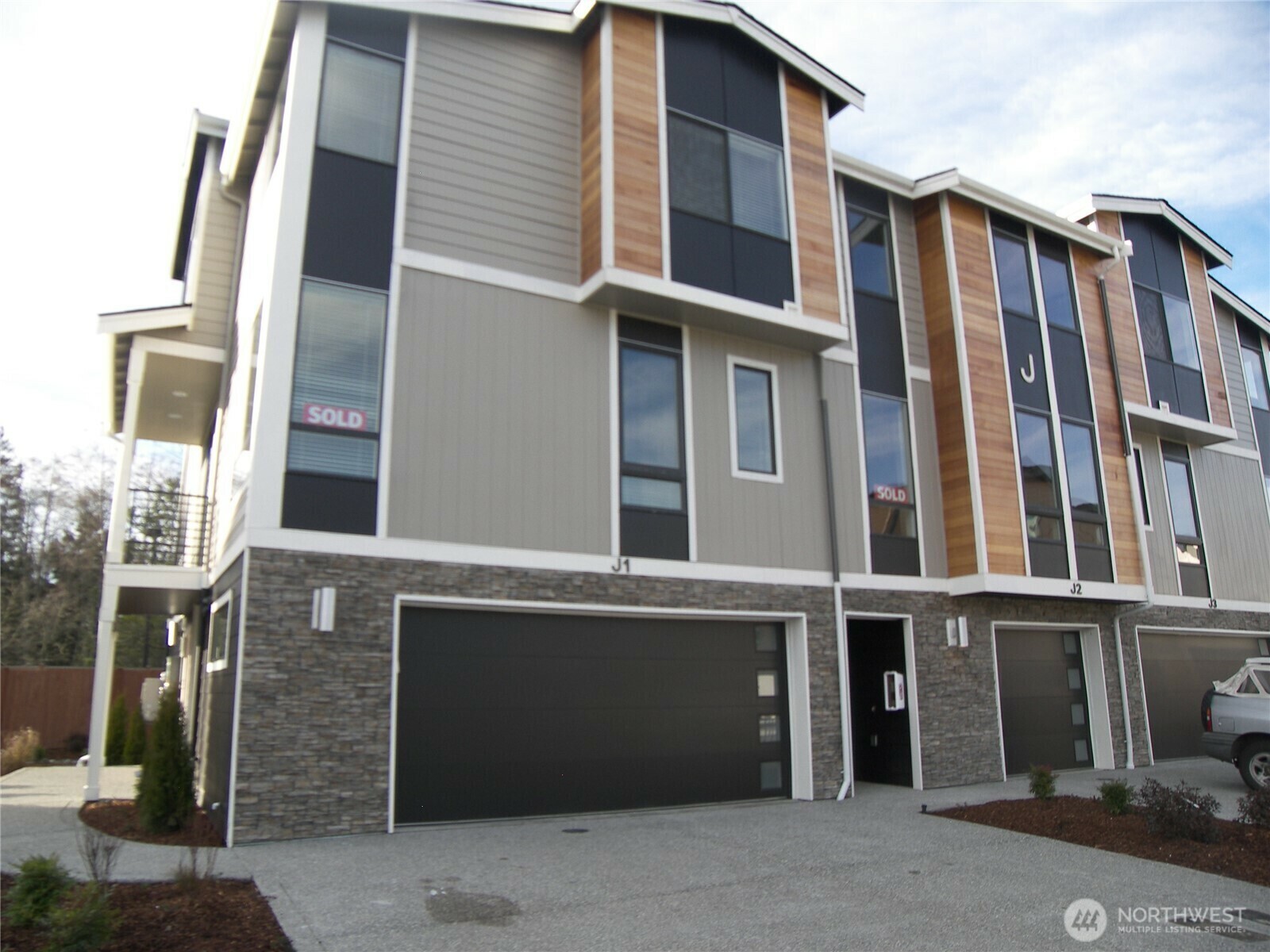 Property Photo: 729 112th Street SW J1 WA 98204