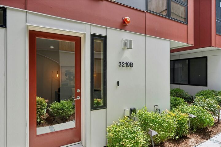 3219  California Avenue SW B  Seattle WA 98116 photo