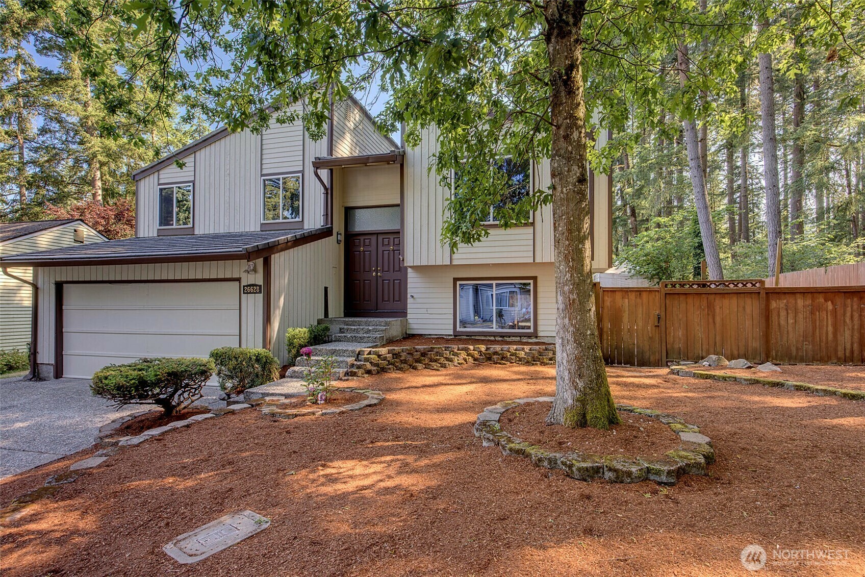 Property Photo: 26628 Timberlane Drive SE WA 98042