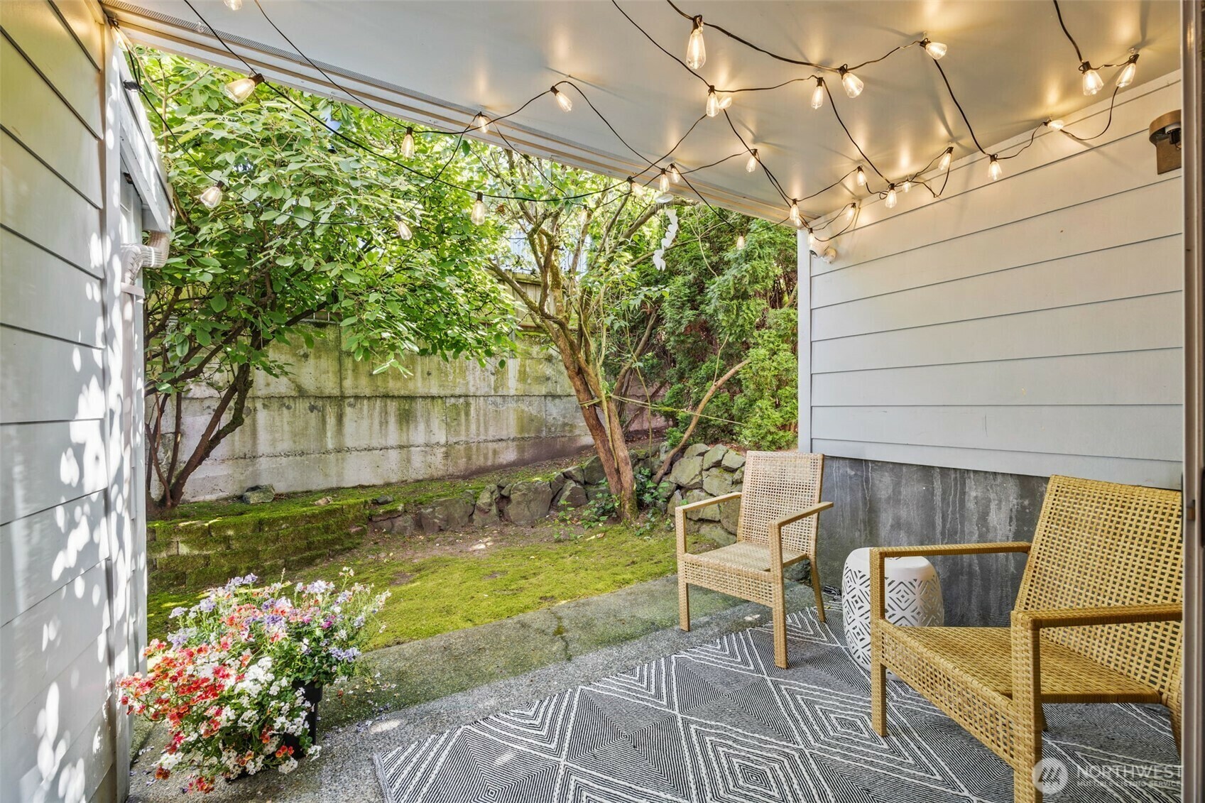 Property Photo: 9522 1st Avenue NE B6 WA 98115