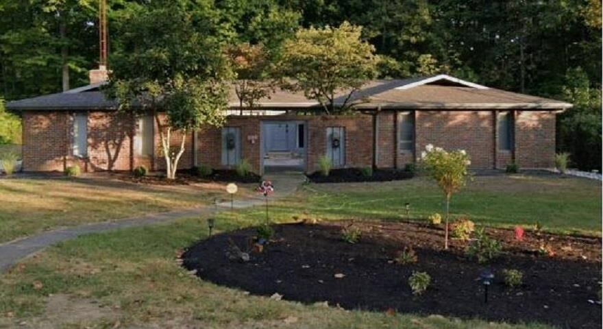 Property Photo: 3040 Parkwood Drive IN 47374
