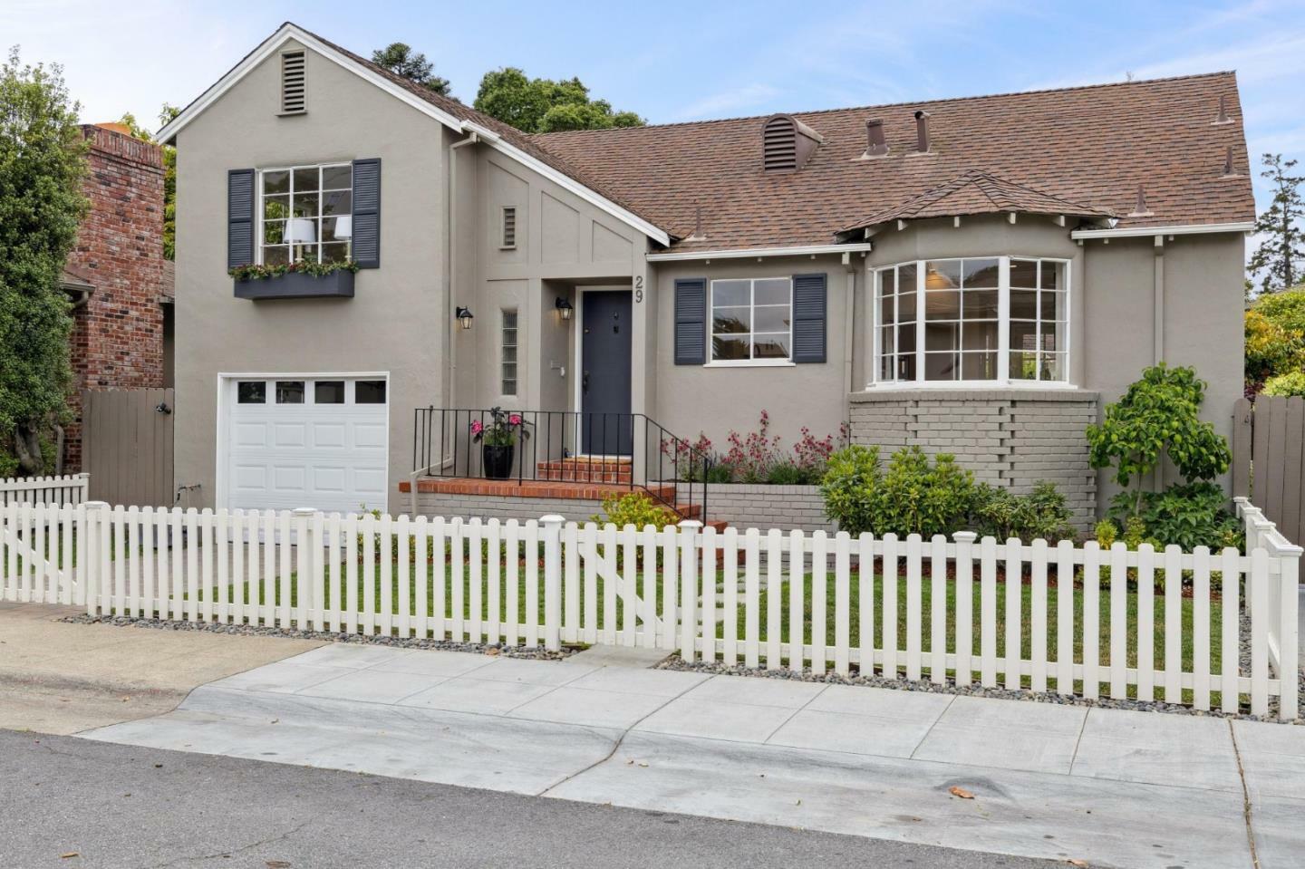 Property Photo: 29 Baytree Way CA 94402
