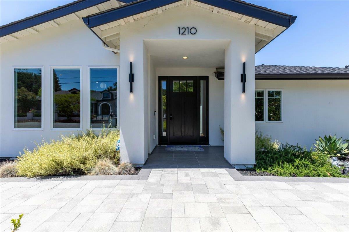 Property Photo: 1210 Larnel Place CA 94024