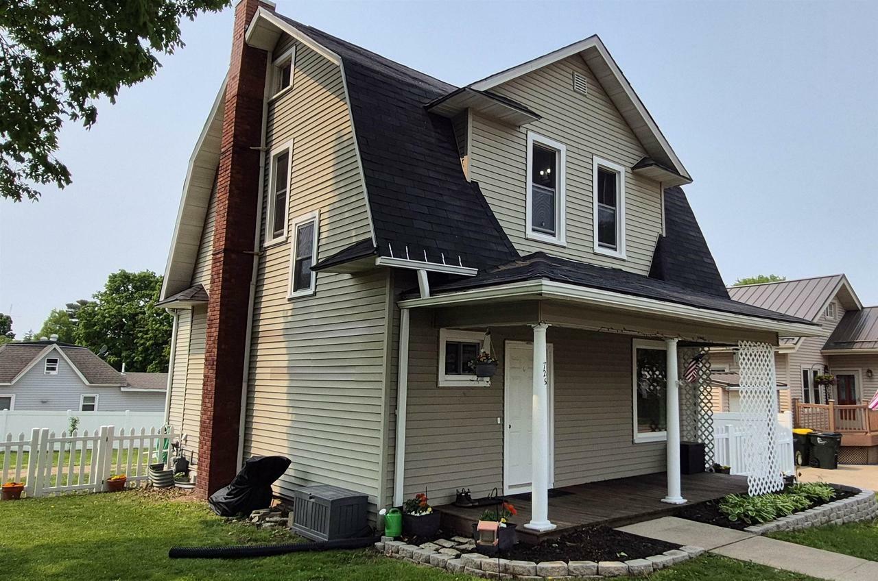 Property Photo: 725 10th Street WI 53809