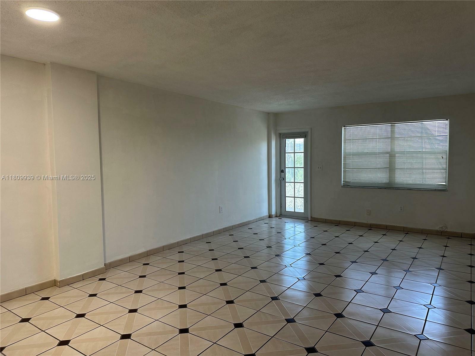 Property Photo: 1130 11th St 4J FL 33139